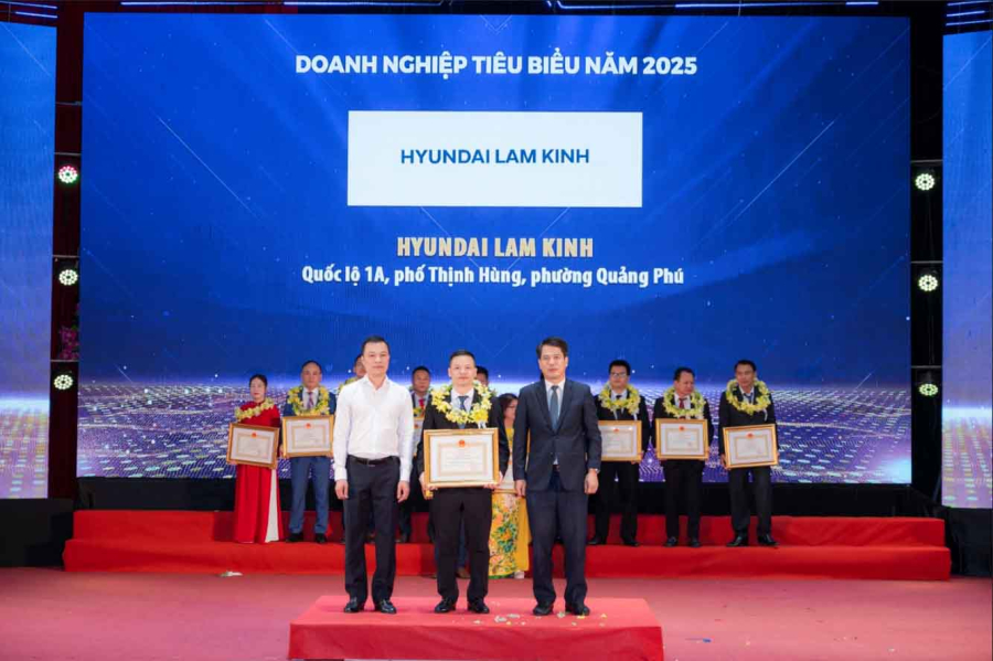 hyundai-lam-kinh-nhan-bang-khen-ubnd-tinh-thanh-hoa