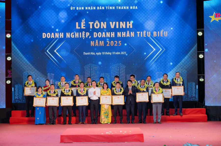 hyundai-lam-kinh-nhan-bang-khen-ubnd-tinh-thanh-hoa