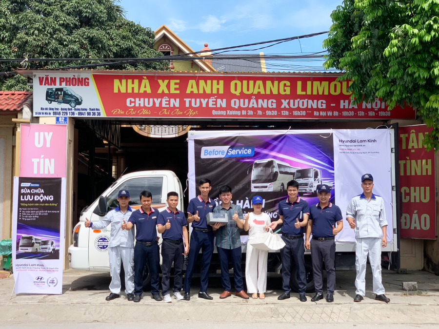 Tặng quà tại nhà xe Anh Quang (Quảng Xương, Thanh Hoá)