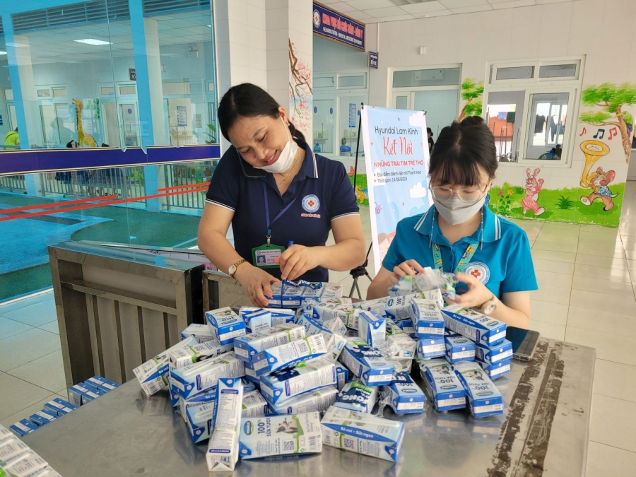 Suất cơm ấm áp tình yêu thương