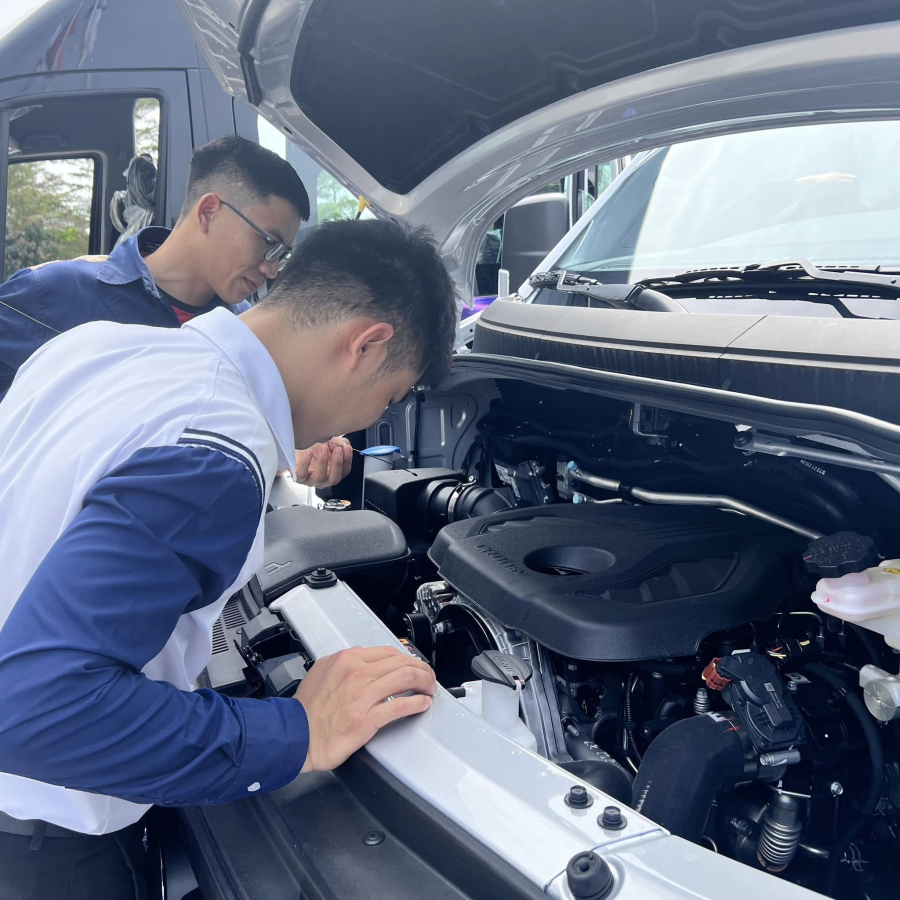 trung-bay-xe-hyundai-lam-kinh