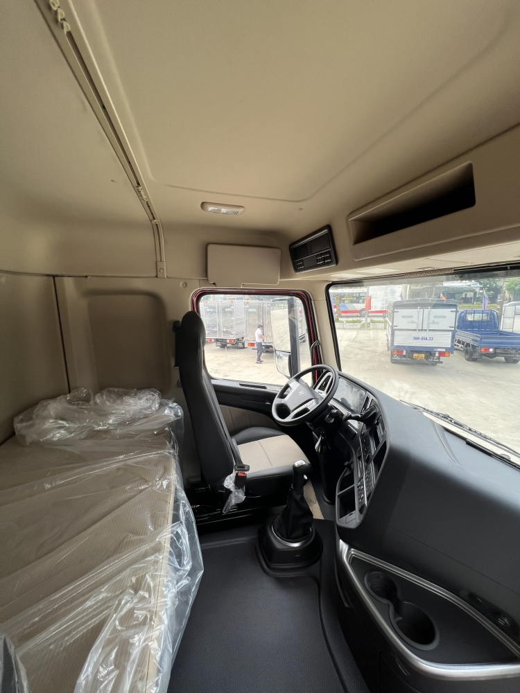 đầu kéo Xcient GT tại Hyundai Lam Kinh