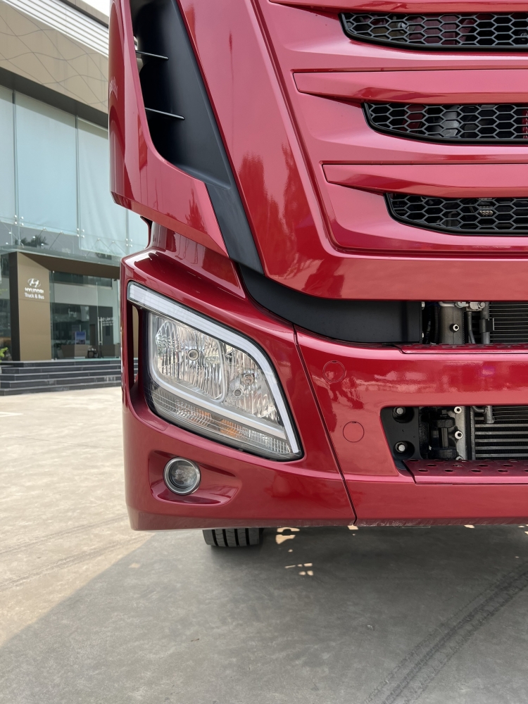 đầu kéo Xcient GT tại Hyundai Lam Kinh